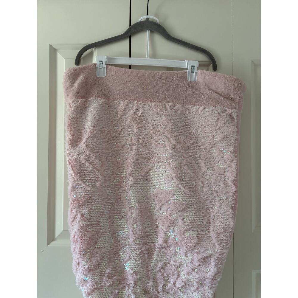 Max Studio Kids Pink Sequin Plush Mermaid Tail Blanket 22x56 - Picture 3 of 8